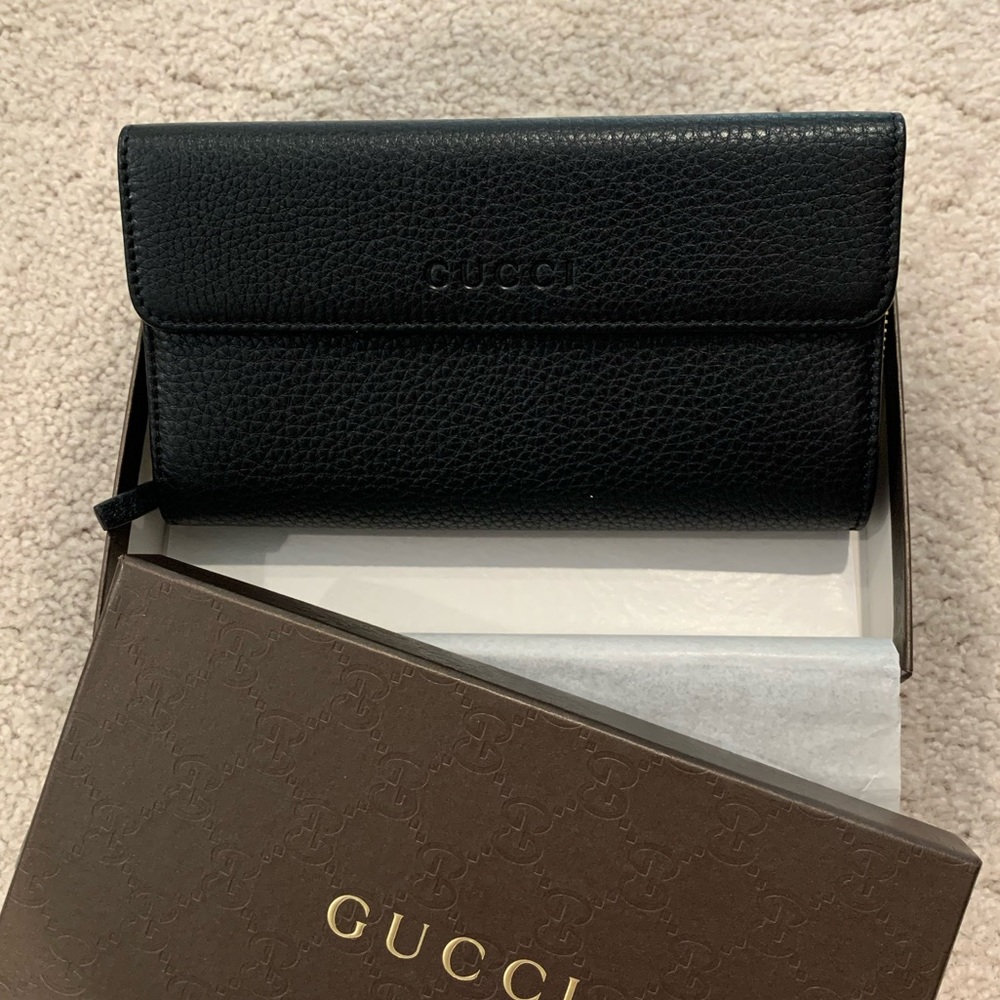 Gucci leather zip around wallet for men (black)